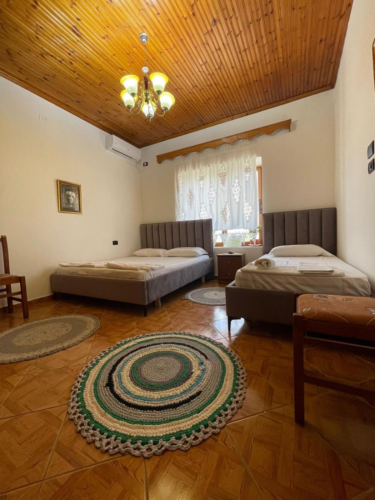 Guest House Lengo Гирокастра Экстерьер фото